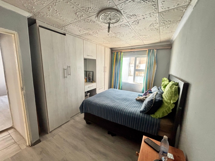 2 Bedroom Property for Sale in Mandela Park Western Cape